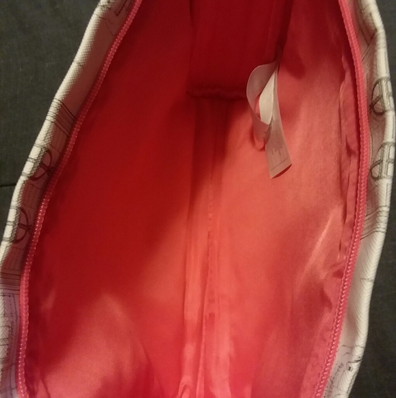 Elizabeth Arden- Makeup Bag - Picture 2 of 5